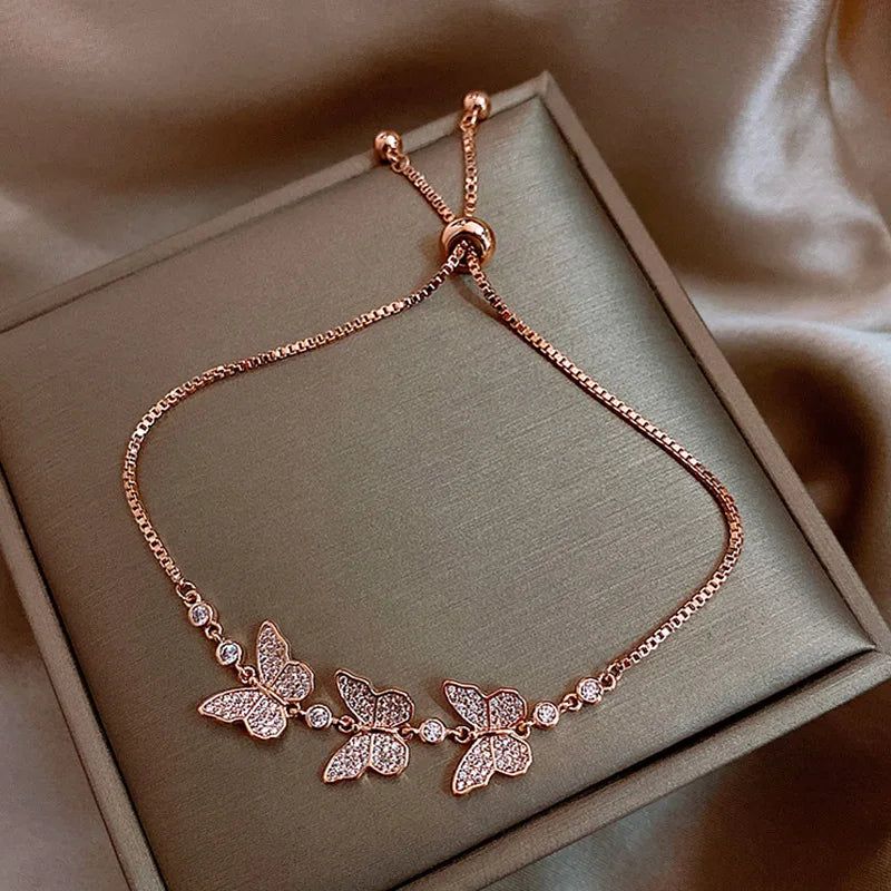 "Pulseira Butterfly Luxe: Brilho e Elegância que Você Merece!"