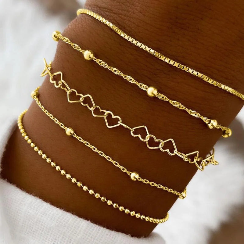 "Pulseiras Golden Charm: Conjunto 5 em 1 para um Estilo Sofisticado!"